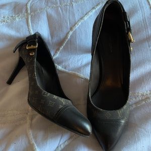 Louis Vuitton Brown logo pumps - IT 40